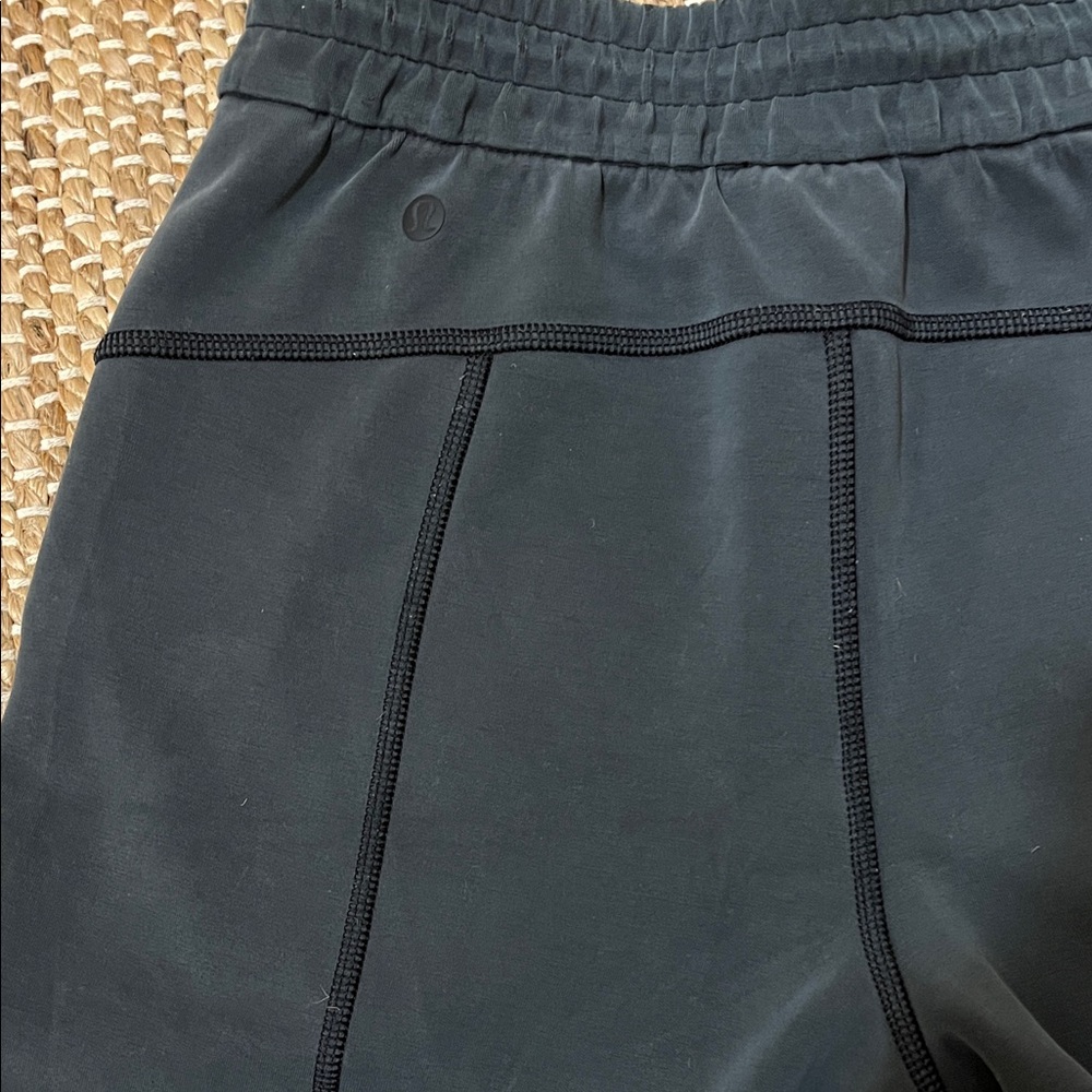 lululemon athletica women’s Black Joggers - Picture 4 of 4